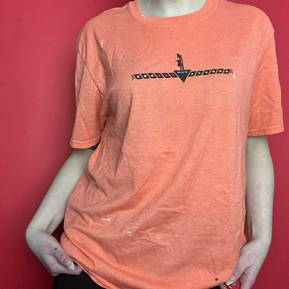 Gildan/Peachy orange graphic tee shirt🧡🧡​​​​​​​​